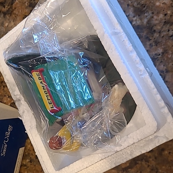 Dept 56 Village Ben & Buddy’s Lemonade Stand - 55144 - Picture 4 of 4